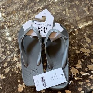 NWT Malvados flip flops